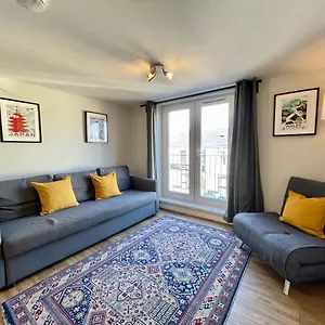 https://6-person-city-centre-apartment.cardiffhotelswales.com