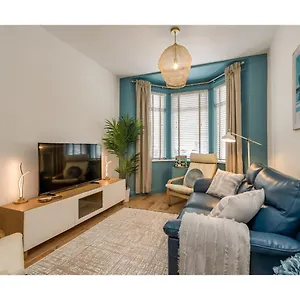https://central-belfast-apartments-chic-luxe-rr.belfasthotelsireland.com