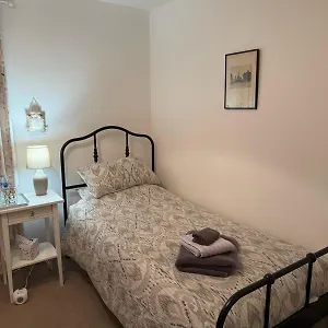 Homestay Single With Beautiful Garden, Edinburgh